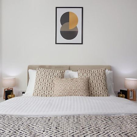 Seven Living Slough - Free Parking & Fast Wi-Fi Apartment Exterior photo