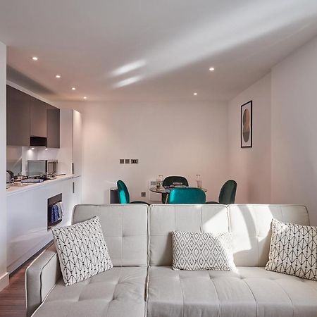 Seven Living Slough - Free Parking & Fast Wi-Fi Apartment Exterior photo