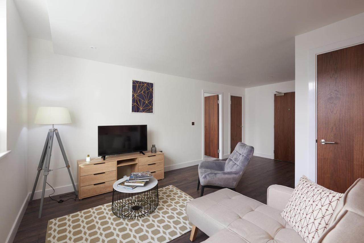 Seven Living Slough - Free Parking & Fast Wi-Fi Apartment Exterior photo