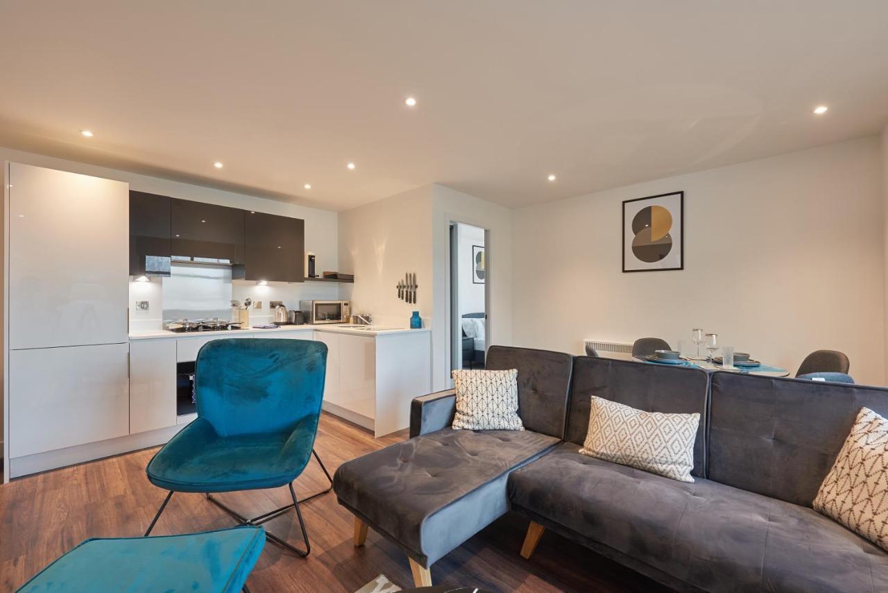 Seven Living Slough - Free Parking & Fast Wi-Fi Apartment Exterior photo