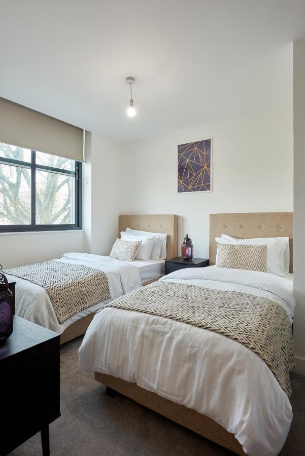 Seven Living Slough - Free Parking & Fast Wi-Fi Apartment Exterior photo