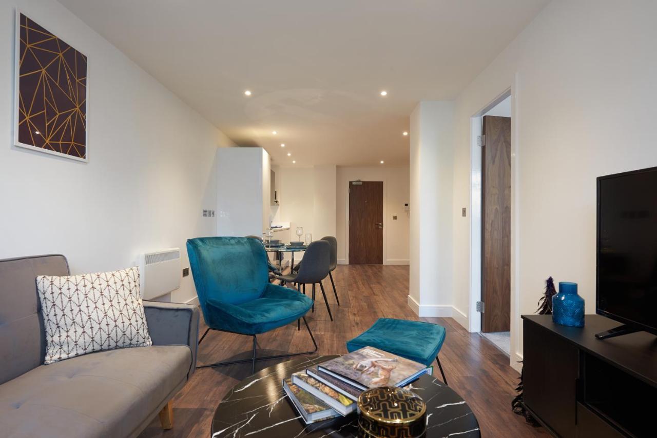 Seven Living Slough - Free Parking & Fast Wi-Fi Apartment Exterior photo