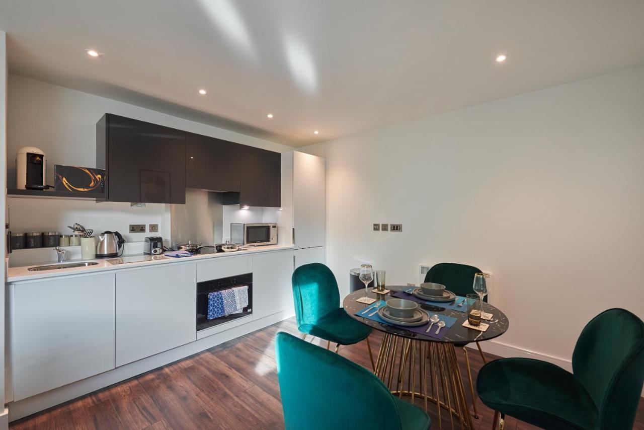 Seven Living Slough - Free Parking & Fast Wi-Fi Apartment Exterior photo